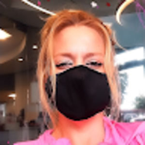 Meet your Posher, Larissa